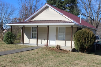 215 Bettie St