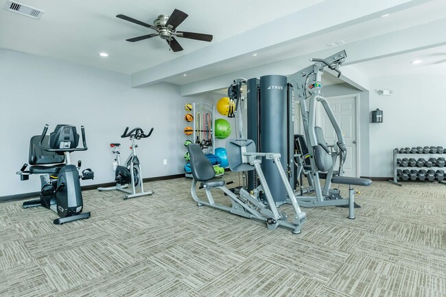 24/7 Fitness Center - Salem Square Apartments