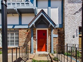 Building Photo - 1219 Saxony Ln