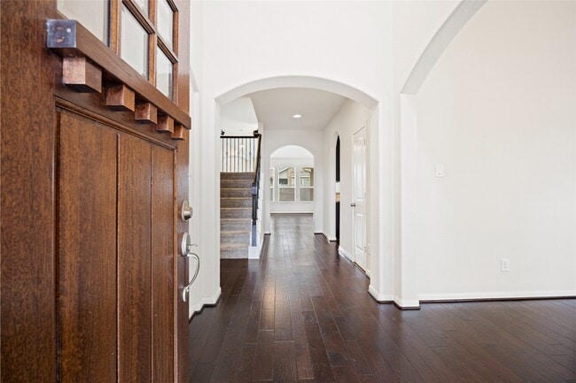 Building Photo - 16726 Sycamore Bend Dr