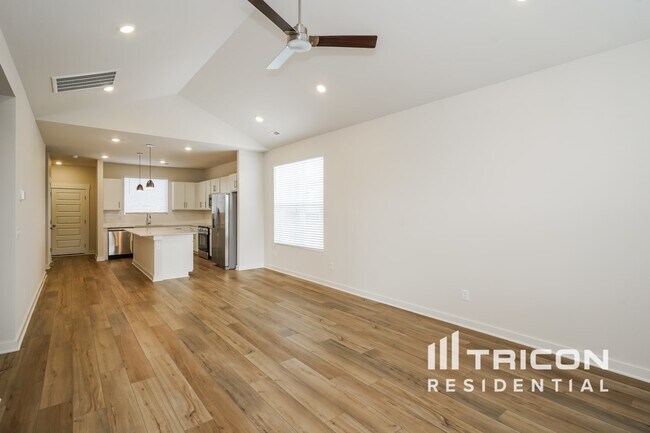 Building Photo - 7000 Park Knoll Dr