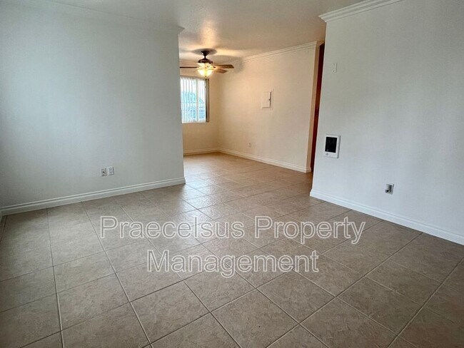 Building Photo - 615 9th St