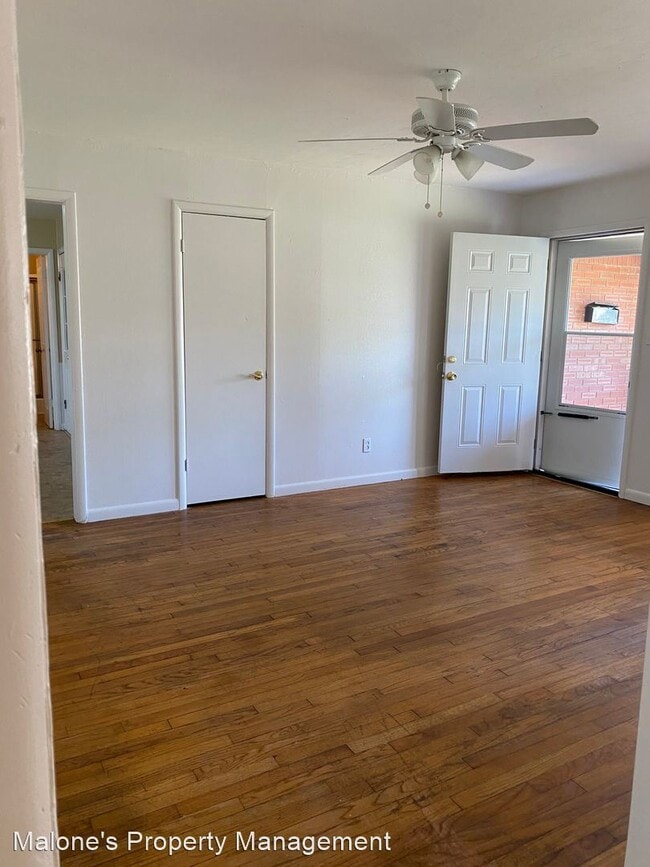 Building Photo - 3 br, 1.5 bath House - 410 W Douglas