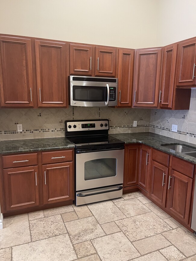 Kitchen - 23710 Michigan Ave