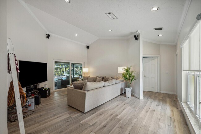 Foto del edificio - 13385 Kingsbury Dr