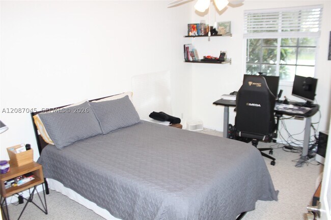 Building Photo - 2568 Jardin Dr