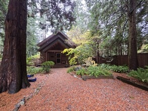 Building Photo - 713 Claire Ln