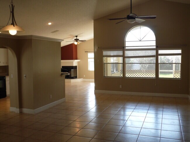 Foto del edificio - Cozy home in quiet cul-de-sac! NO CARPET!