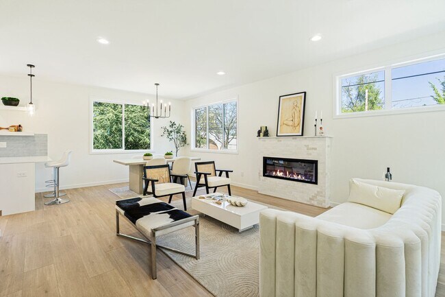 Foto del edificio - Montlake Townhome