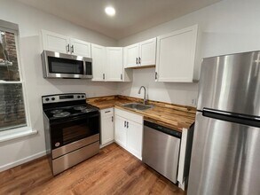 Building Photo - 106 Renwick St