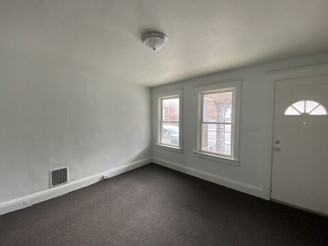Building Photo - 1035 E Philadelphia St