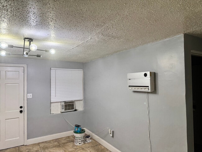 Foto del edificio - 1214 Gillespie Ave