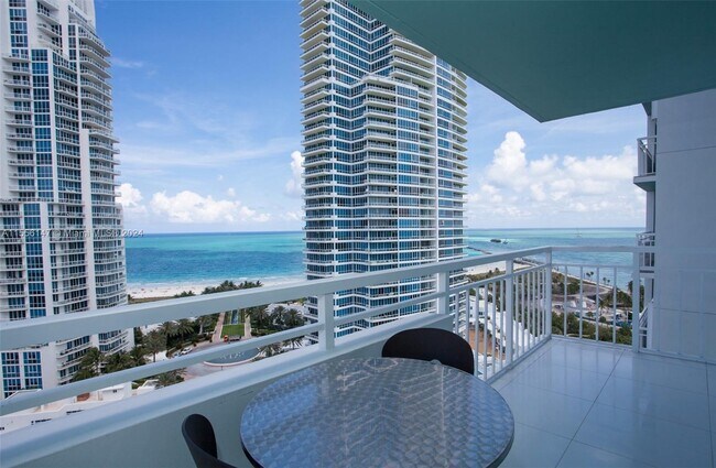Building Photo - 400 S Pointe Dr