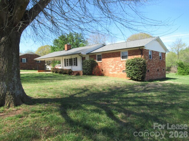Foto del edificio - 1330 Davis Rd