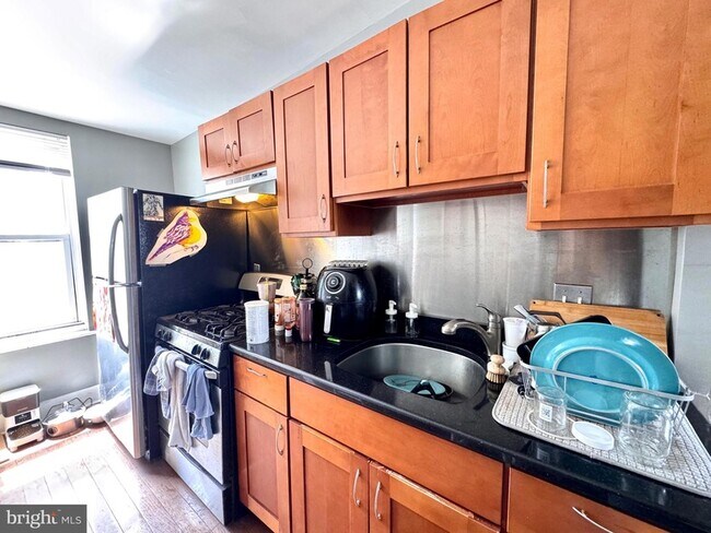 Foto del edificio - 2228 Fairmount Ave