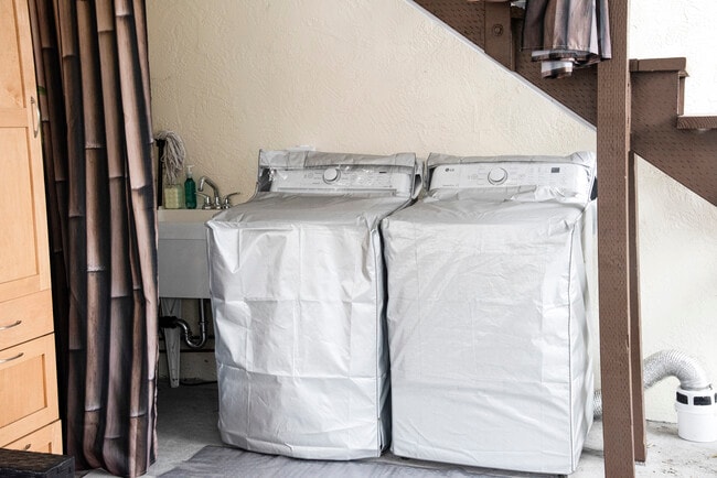 dedicated laundry for you - 4766 Geranium Pl