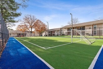 Building Photo - Tree Top