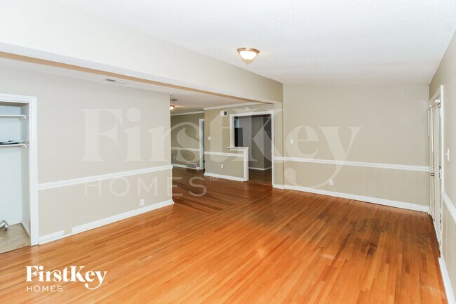 Building Photo - 1307 S White Station Rd