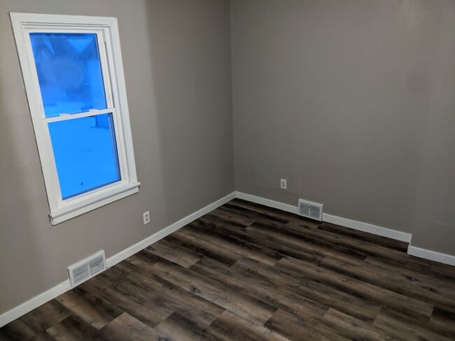 Bedroom 1, main floor - 510 5th St SE