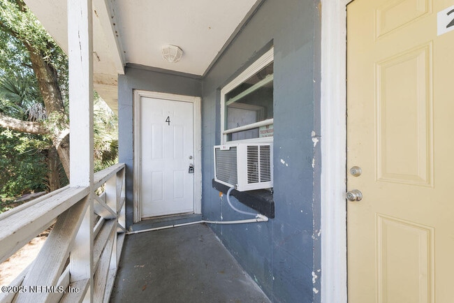 Foto del edificio - 239 E 16th St