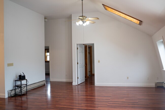 Building Photo - 190 Pearl St