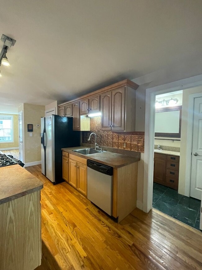 Building Photo - 323 E Water St