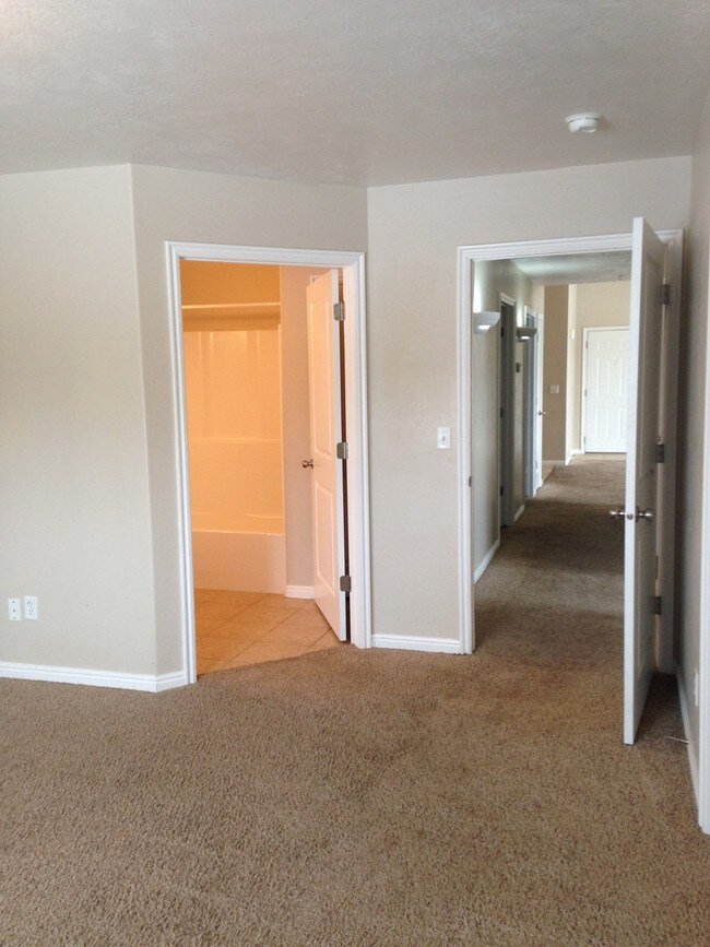 Building Photo - 2290 Cumorah Way