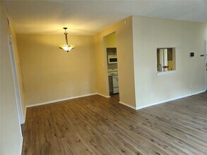 Building Photo - 1915 Augusta Dr