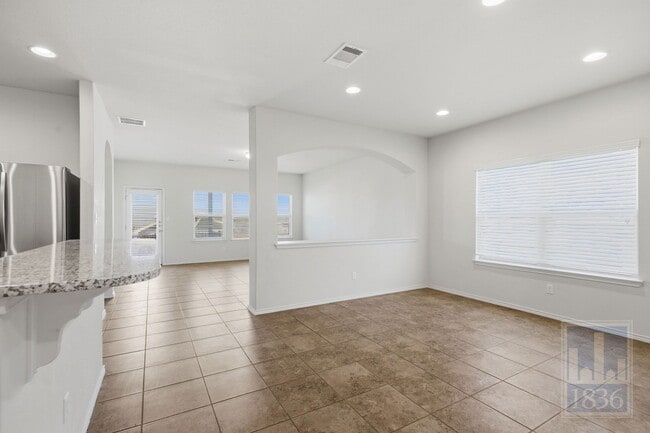 Foto del edificio - 720 Coltrane Dr