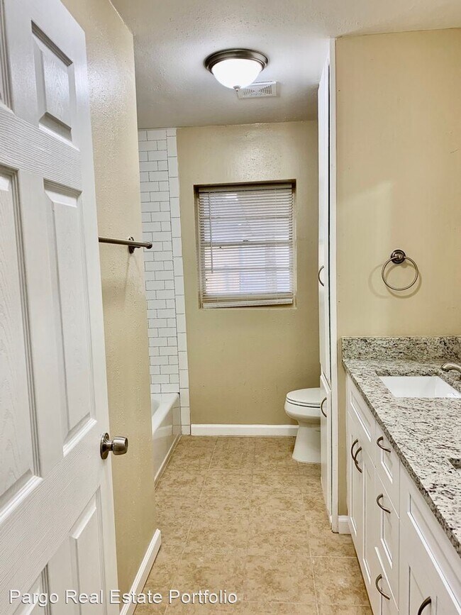 Building Photo - 2 br, 1 bath House - 1400 Lawrence St