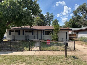 Building Photo - 830 Zion Dr