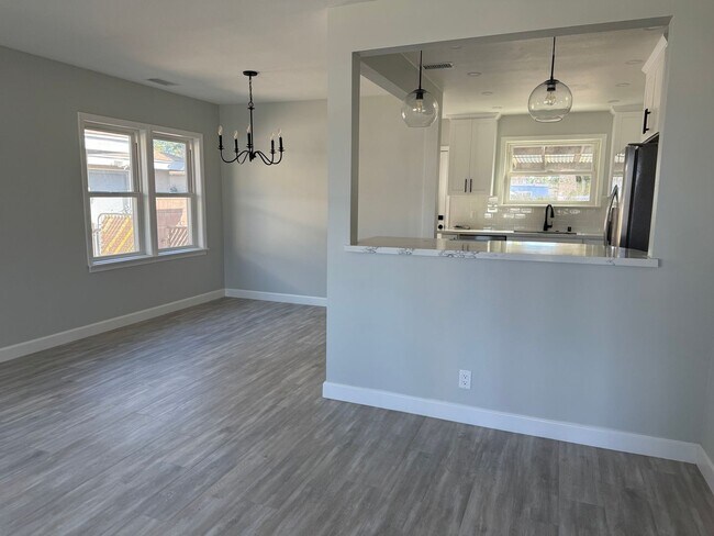 Foto del edificio - CULVER CITY STUNNING REMODEL 3 BDRM 1 BA. HOUSE FOR LEASE!
