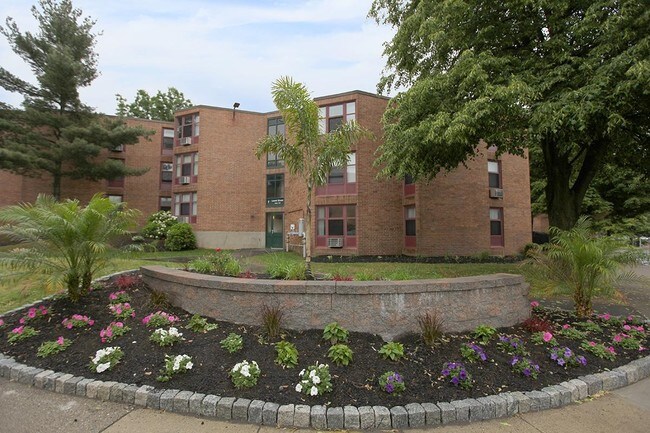 Foto del edificio - Plumley Village