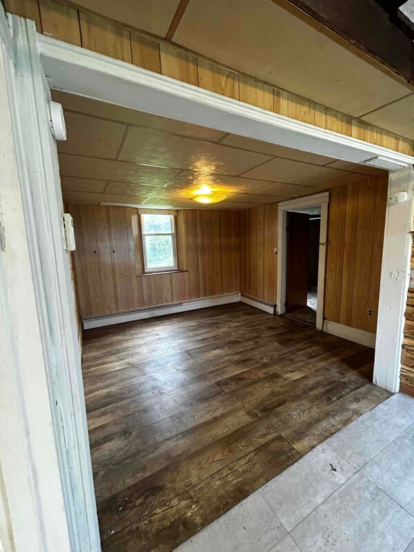 92 Farview St Unit 1, Carbondale, PA 18407 Room for Rent in