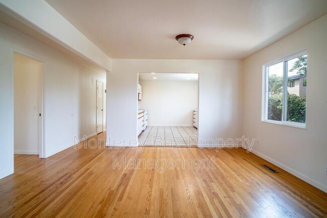 Foto del edificio - 1121 Prescott Ave