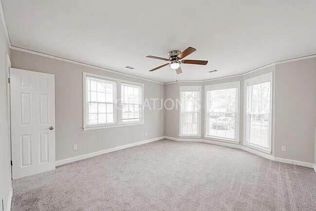 Foto del edificio - 3242 Southmont Dr