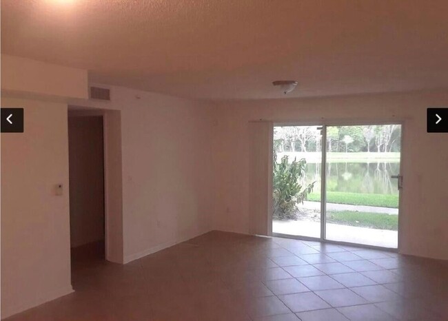 Foto del edificio - 100 Crestwood Ct N
