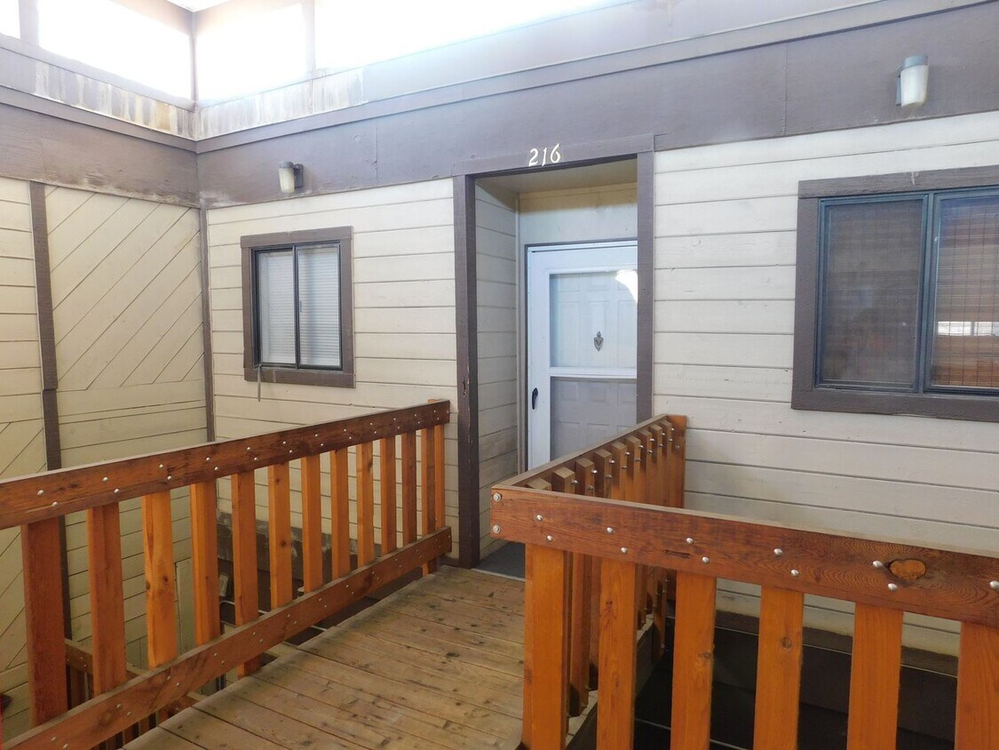 Foto principal - Cozy 2 Bedroom with Private Balcony