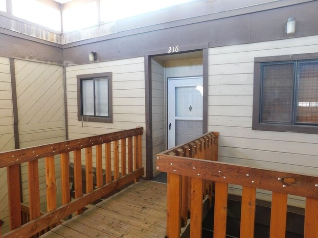 Cozy 2 Bedroom with Private Balcony - Cozy 2 Bedroom with Private Balcony House