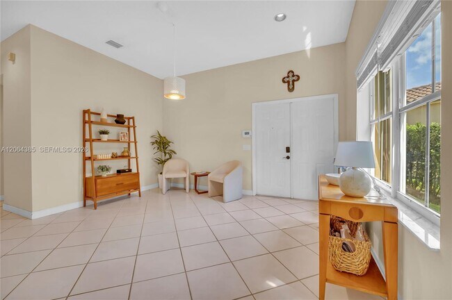 Building Photo - 885 Tanglewood Cir