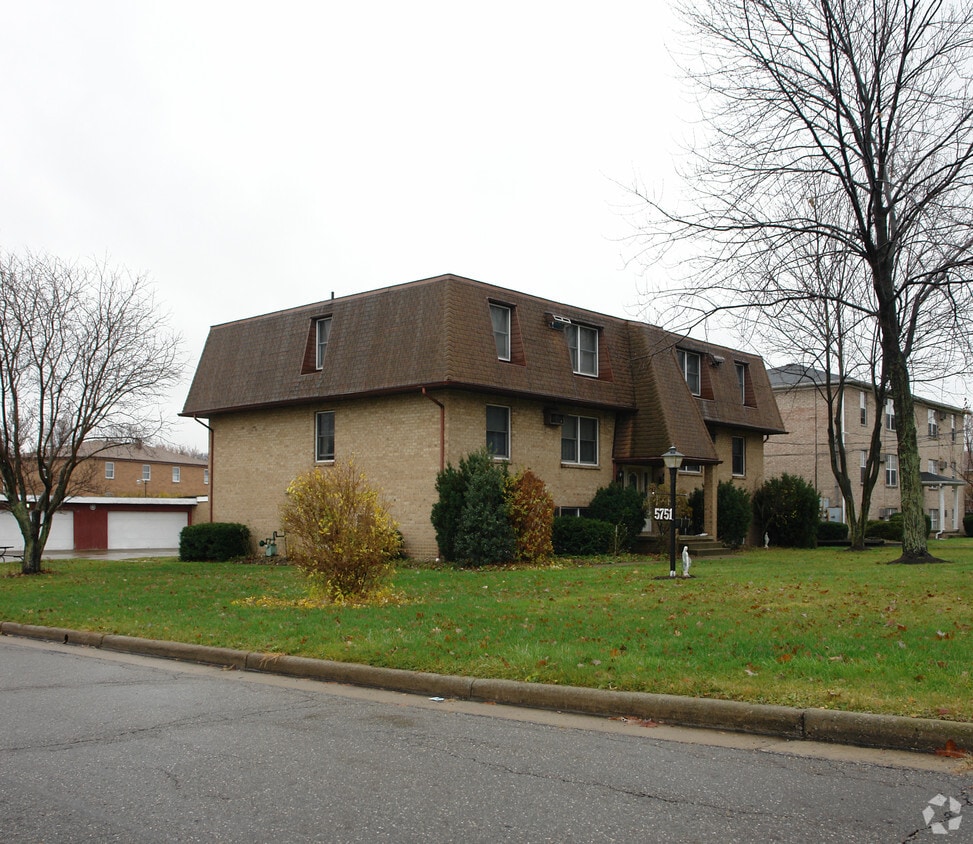 Primary Photo - 5751 Sheridan Rd