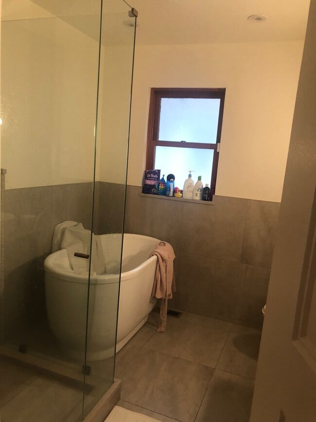 Soaking tub fit for a King and Queen - 1235 S University Blvd