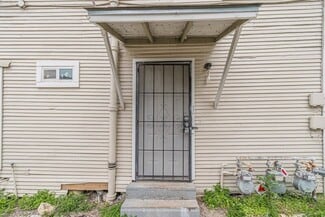 Building Photo - 2407 S New Braunfels Ave