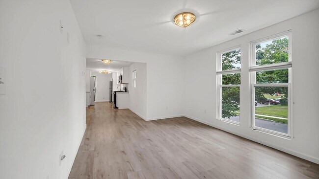 Foto del edificio - 353 Morgan Blvd