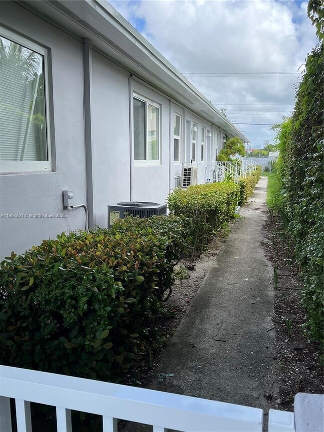 Foto del edificio - 885 SW 29th Ave