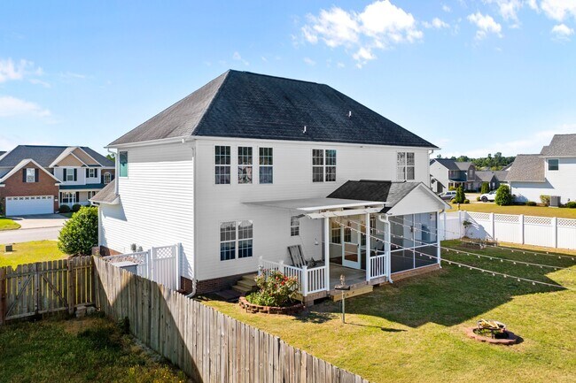 Building Photo - 15 Summerseat Way