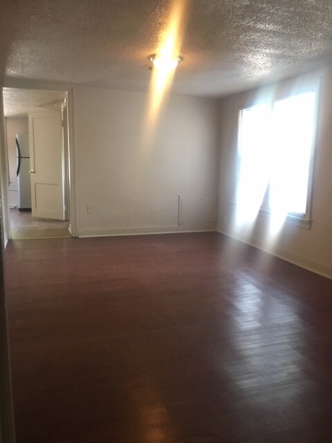 Building Photo - 1008 Hickory St