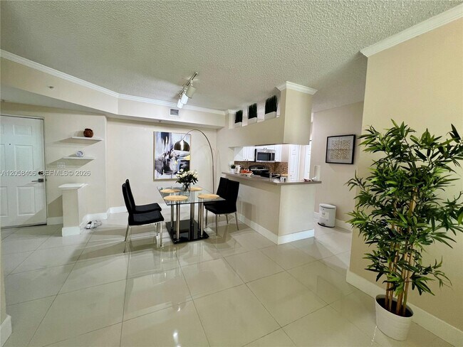 Foto del edificio - 17100 N Bay Rd