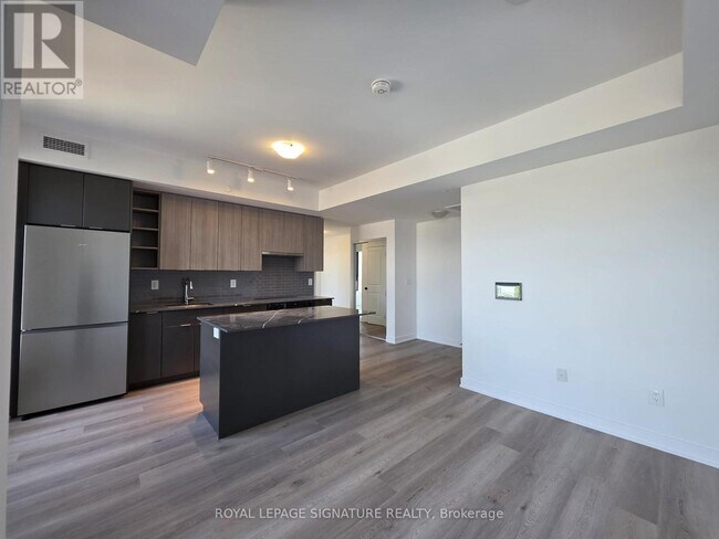 Photo du bâtiment - 2075 Lakeshore Rd.