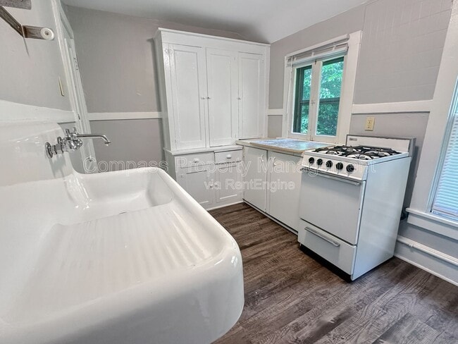 Foto del edificio - 642 Cherry St SE